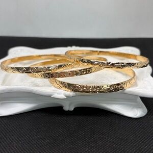 18k Gold P Set of 4 Bangles